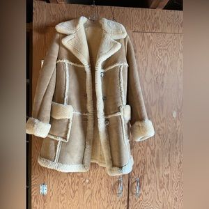 Gorgeous genuine Sherpa~sm/xs~ one broken button